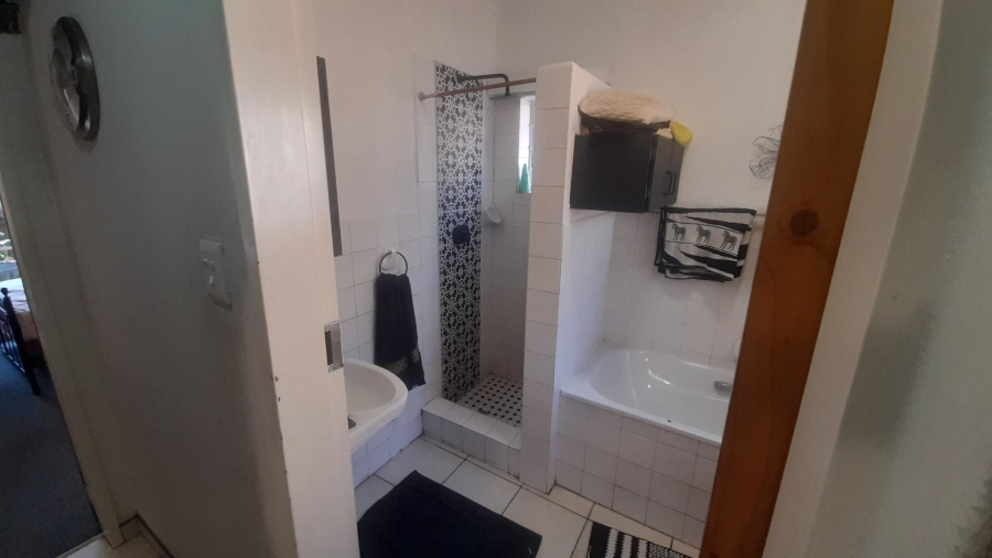 1 Bedroom Property for Sale in Meerhof North West